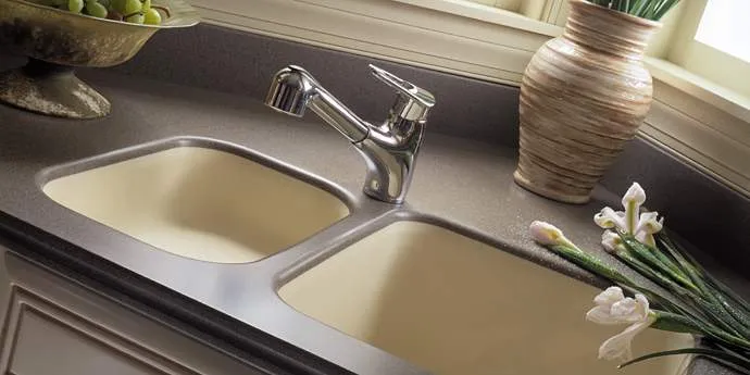 Wilsonart Solid Surface: corian silt sink